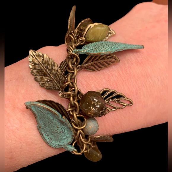 Green Agate & Metal Leaf Leaves Charm Toggle Bracelet Woman’s Fall Jewelry - Picture 7 of 10